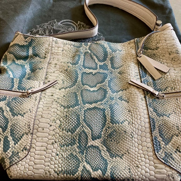 VINCE CAMUTO Maka LEATHER HOBO Snake-print handbag - Picture 5 of 7